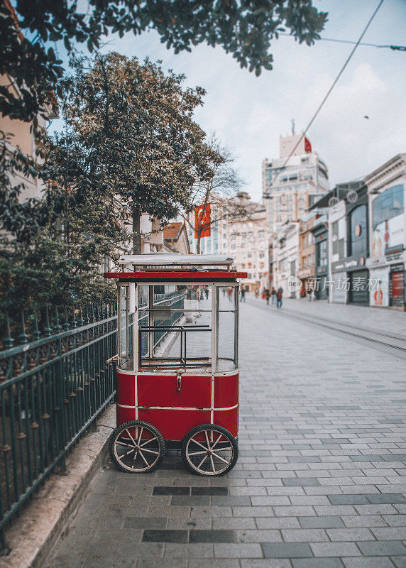 伊斯坦布尔，Beyoglu, istikal街，空荡荡的模拟车